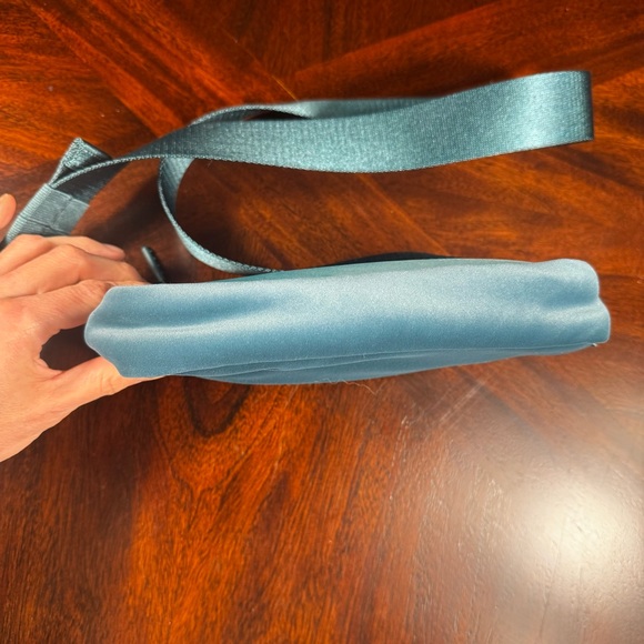 EUC Lululemon Everywhere Belt Bag Plush Velour Green Jasper Gold - Picture 14 of 14